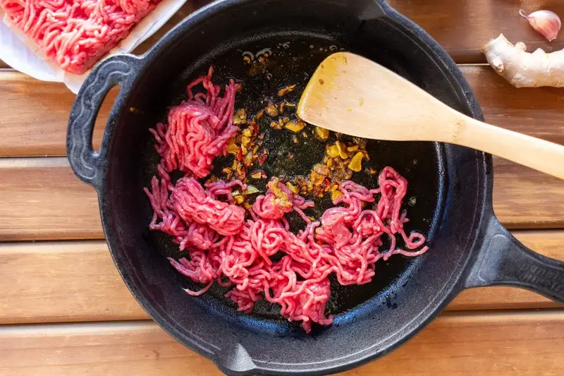 How to remove rust from cast iron skillet shown cooking after restore