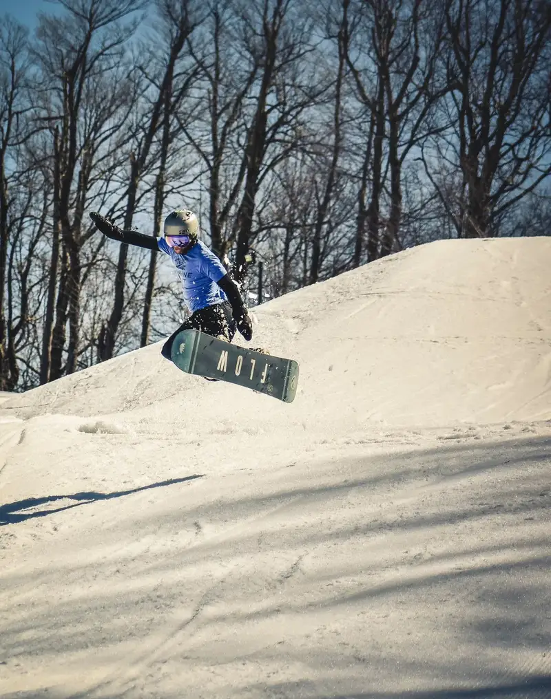 Learn to snowboard heel-edge stop with snow spray