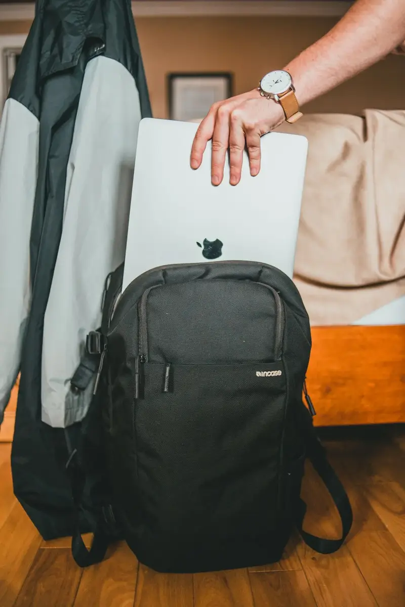 Laptop Bag Size Guide for 15 and 16 Inch Fit — illustrative photo