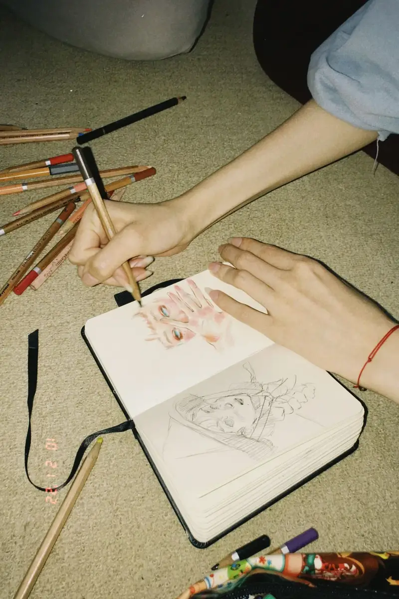 Easy things to draw when bored with a hand sketching doodles in a sketchbook
